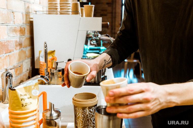    За год количество кофеен сократилось, а точек самообслуживания стало больше почти в два раза