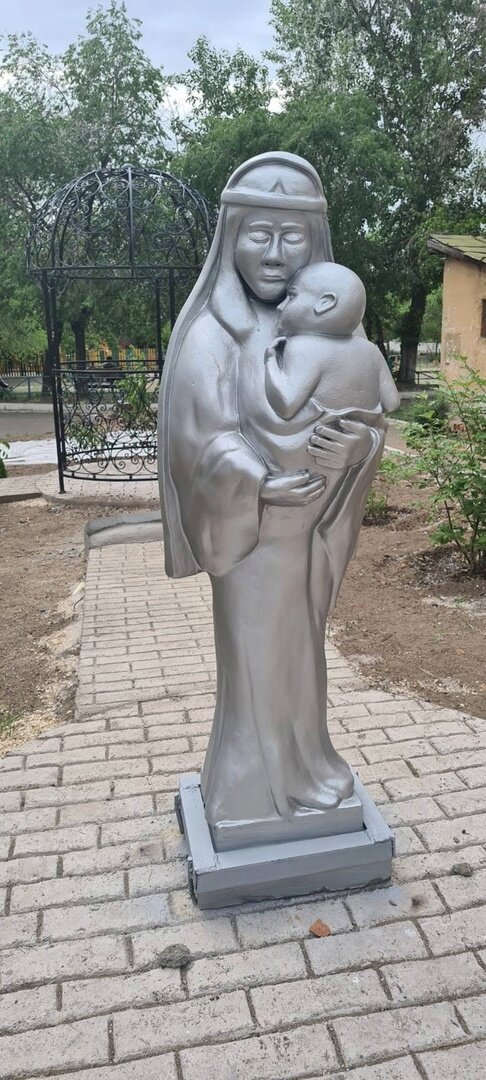 Установленная статуя