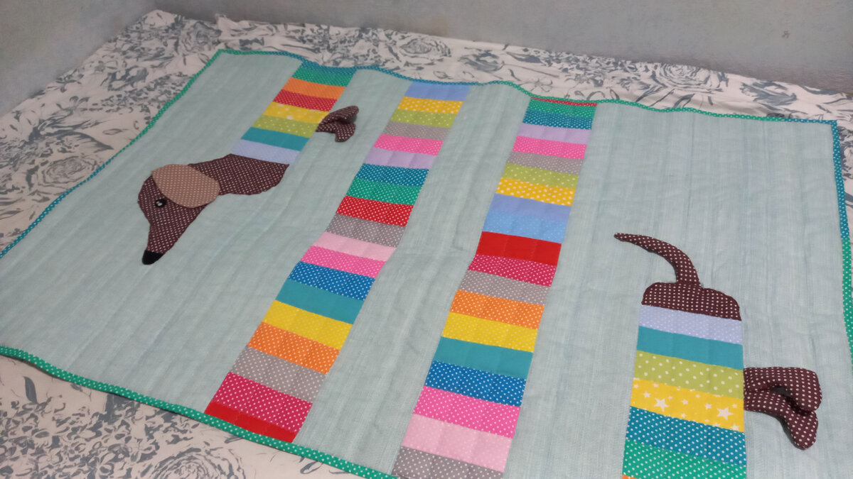 Из российских хлопков. Такса из обрезков, на фон ткань покупалась отдельно.