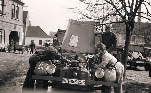 Схема на своём месте под капотом автомобиля