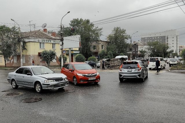    Перекрёсток частично перекрыт Фото:  АиФ/ Очевидец