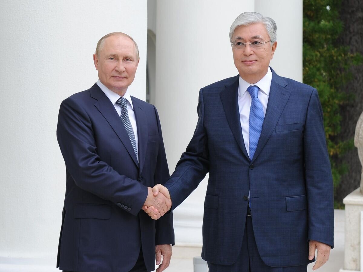    Президент РФ Владимир Путин и президент Казахстана Касым-Жомарт Токаев во время встречи© РИА Новости