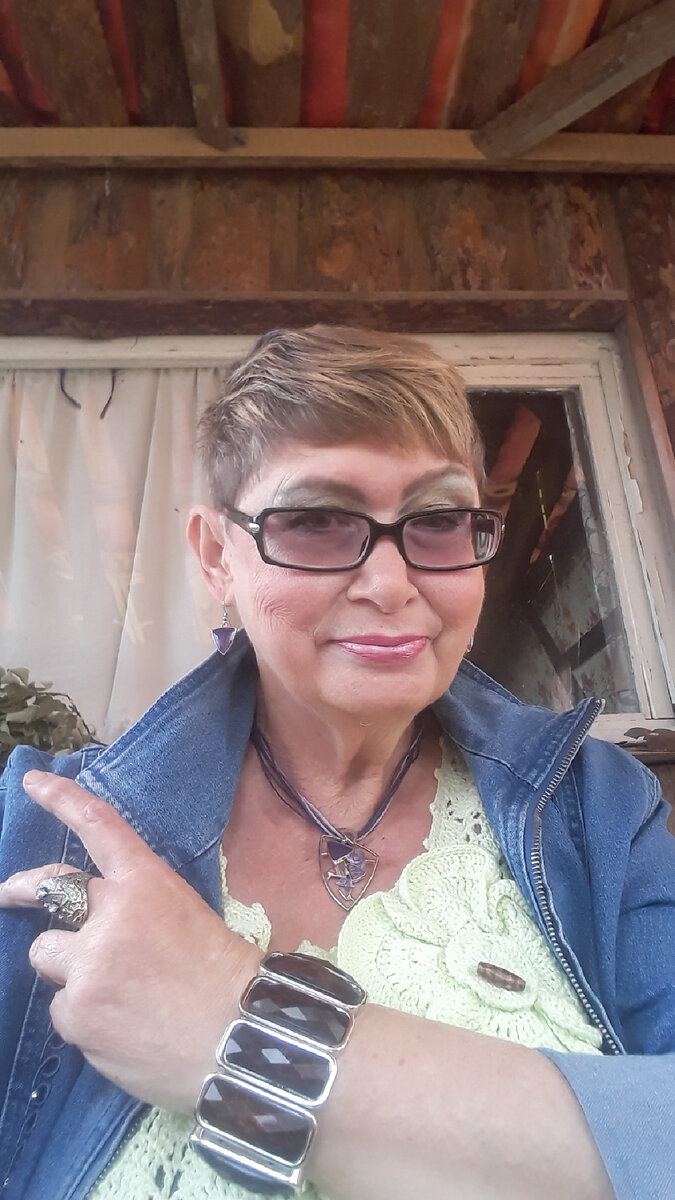 Всё под тон.