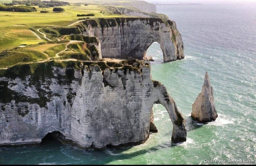 Самый известный мыс Этрета - Три сестры