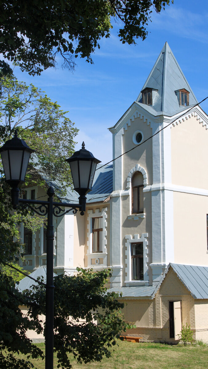 Главный дом усадьбы Молоствовых