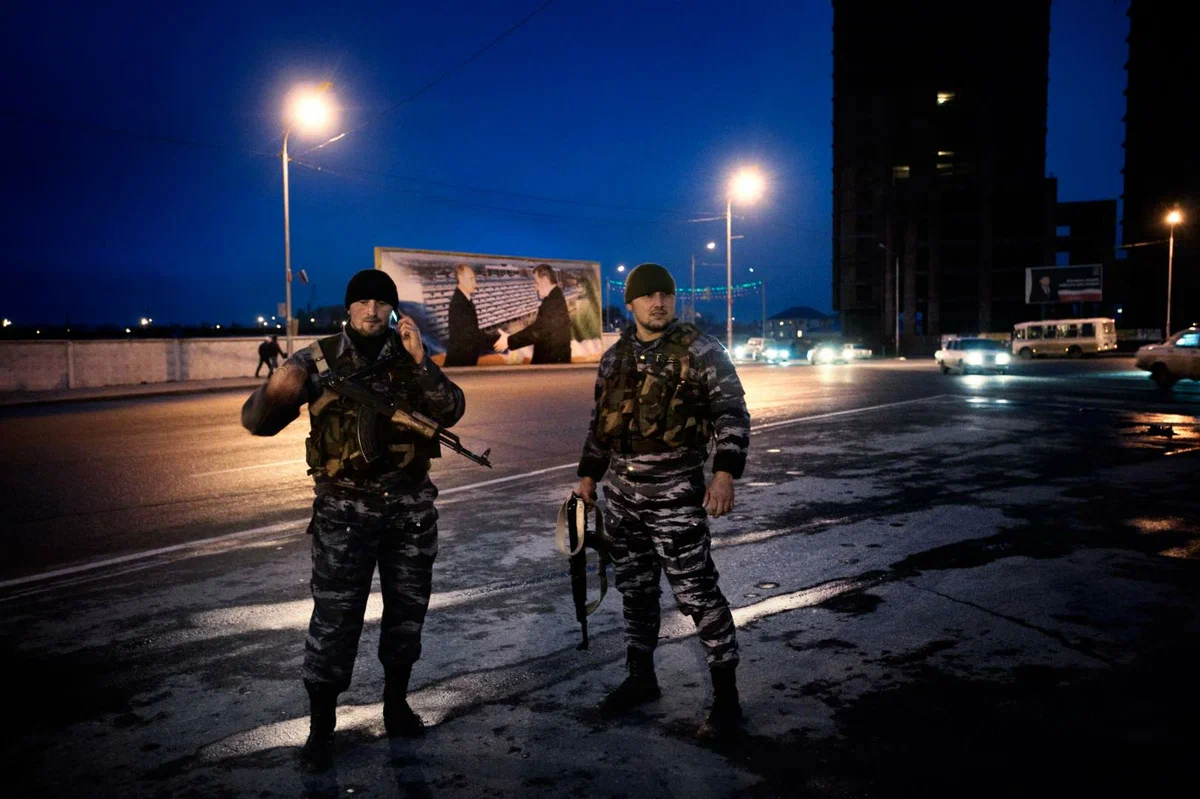 Армейская ночь. Чеченский спецназ Грозный ОМОН. Чечня Грозный ГБР полиция. Полиция Чечни. Полицейские в Чечне.