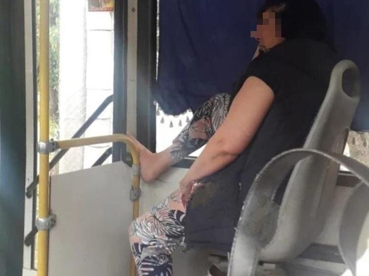 Порно домогаются в автобусе (12 фото)