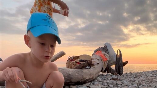 мужчины на пляже в сочи. веселое пляж сочи. жизнь в сочи. кутеригин дмитрий александрович. сочи в ноябре фото туристов.