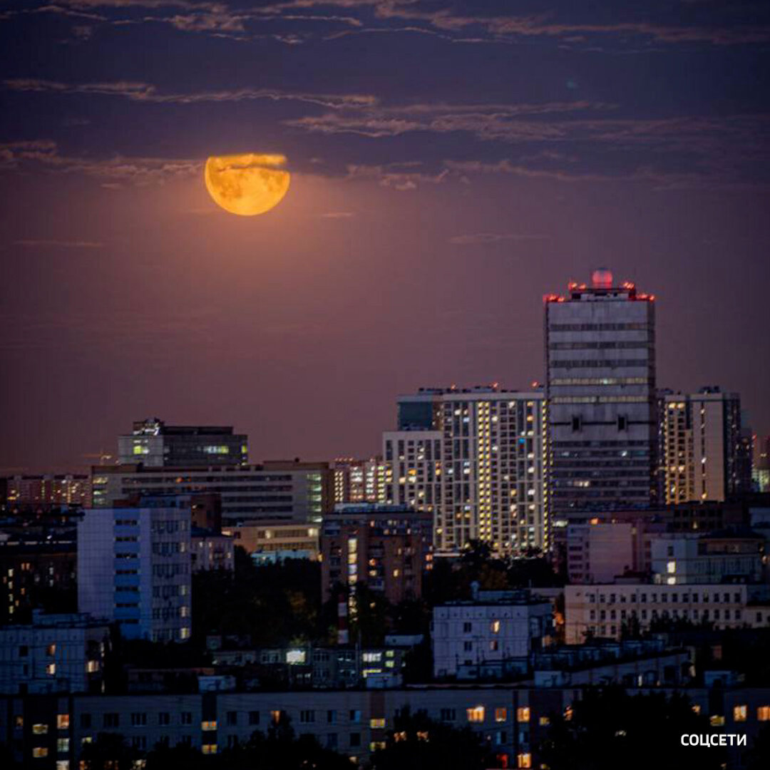 луна вчера ночью над москвой