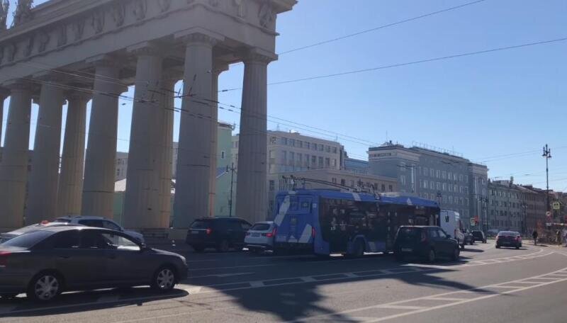 В крупных городах активно переходят на электробусы, ломая при этом давно сложившуюся инфраструктуру, созданную под троллейбусы. Оправданы ли такие действия? Ведь существуют и альтернативные варианты.-8