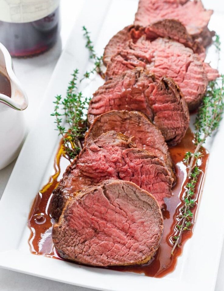 Самое популярное в мире блюдо из говядины? Это roast beef – ростбиф. А готовят его, часто, из tenderloin вырезки – лучшей и самой нежной части говядины.