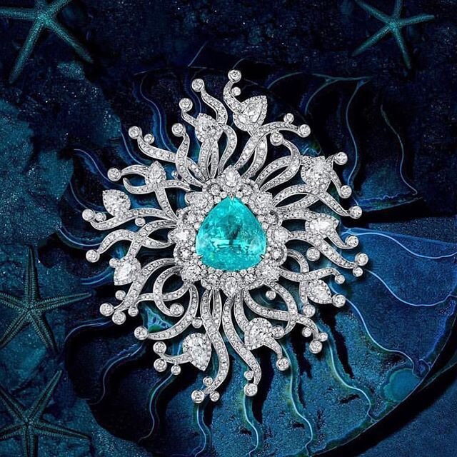 Необычное украшение с турмалином параиба. Источник: Pinterest