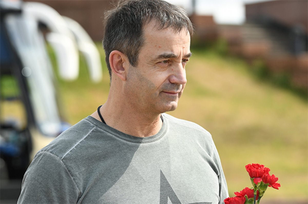    Дмитрий Певцов.