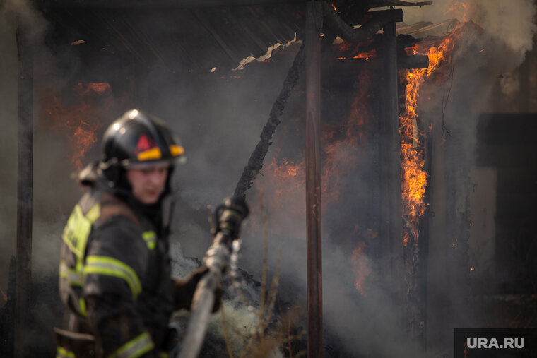    Площадь возгорания составила 70 квадратных метров