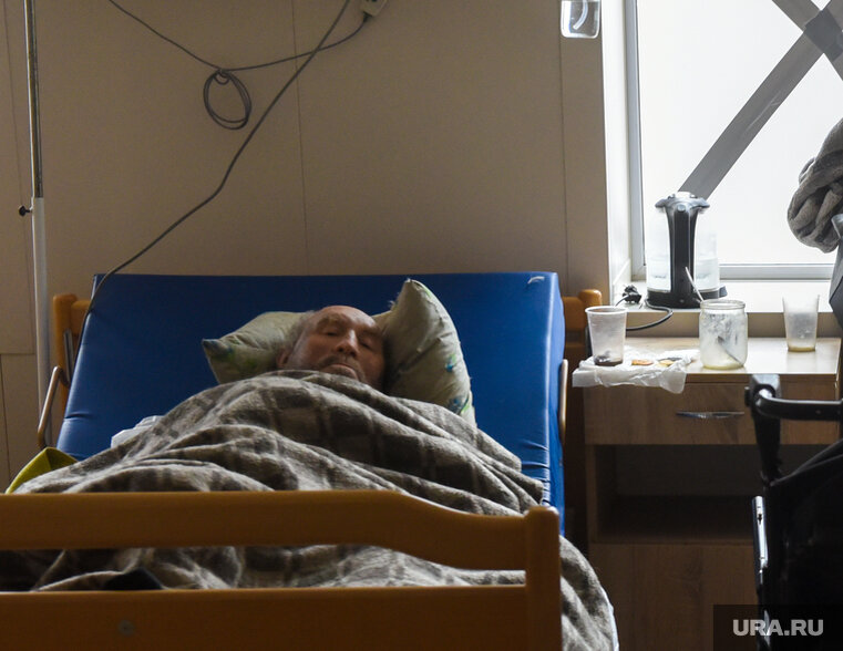    В госпитале оказывают неотложную медпомощь бойцам