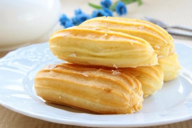 https://www.google.ru/amp/s/vkuso.ru/recipe/zavarnoe-testo-dlya-vozdushnyx-eklerov/amp ( Внутри рецепт теста)