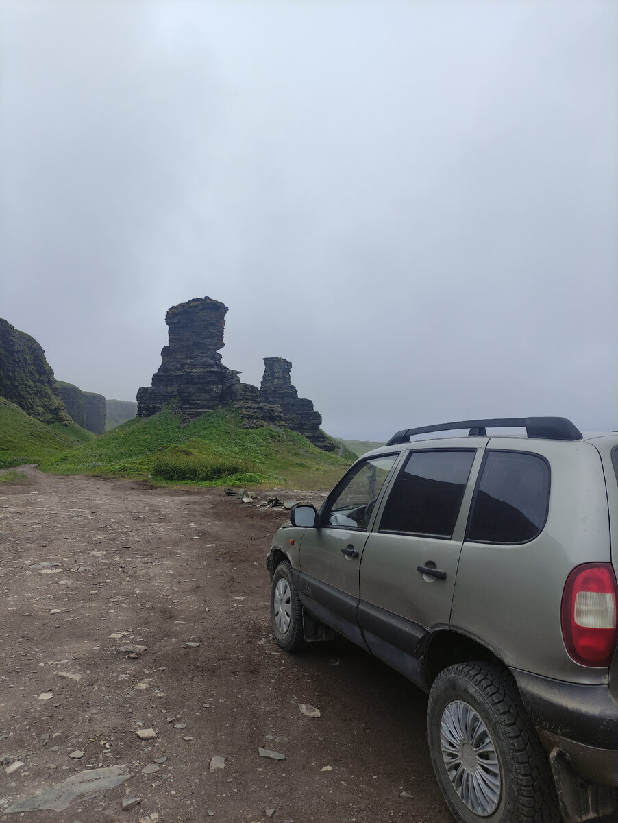 Скалы Два брата, полуостров Средний. 