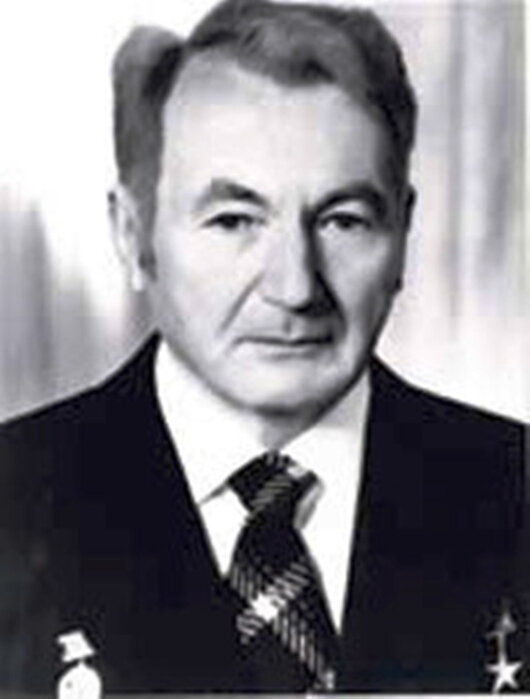 Борис Константинович Громцев 23.02.1921-26.02.1994 гг.С его именем неразрывно связаны крупные достижения в технологии производства нитроглицериновых порохов самого различного назначения (артиллерия, ракетные и космические системы), имеющие мировое значение. Под началом Бориса Константиновича построены и пущены в эксплуатацию  крупные производственные мощности на десятках заводов отрасли. Созданные при его определяющем участии заряды к системам различного назначения до сих пор находятся в составе комплексов на вооружении нашей страны.
