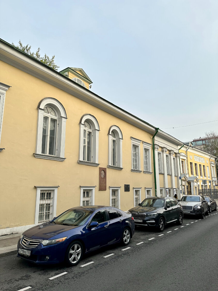 Фасад Дома-музея К. С. Станиславского