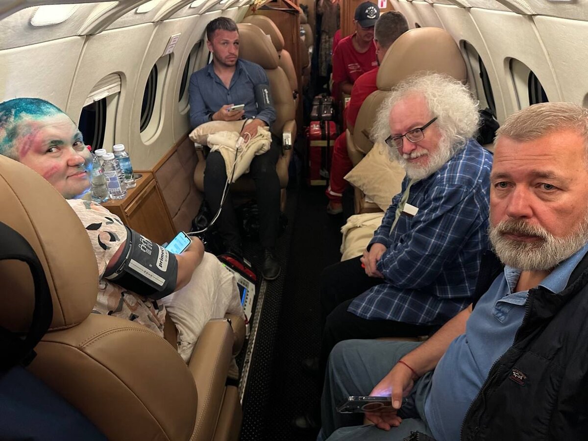 Е. Милашина и А. Немов возвращаются из Чечни с иноагентами Д. Муратовым и А. Венедиктовым