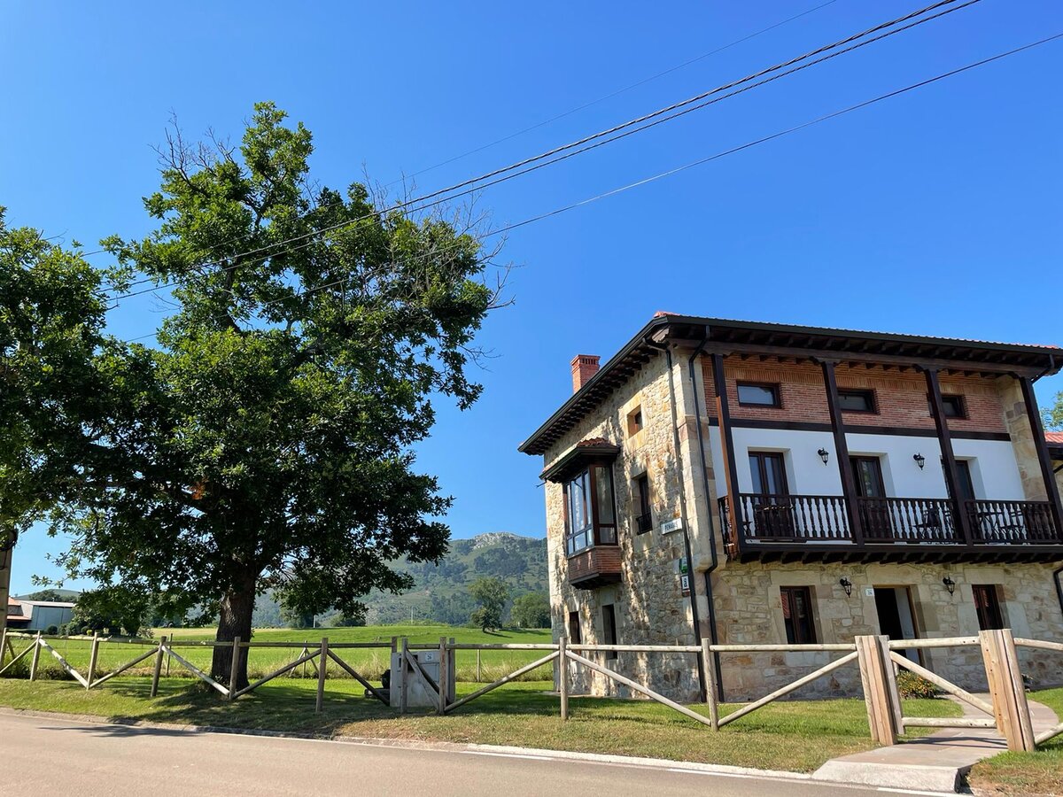 Вот такой домик можно снять - посуточно или на лето.