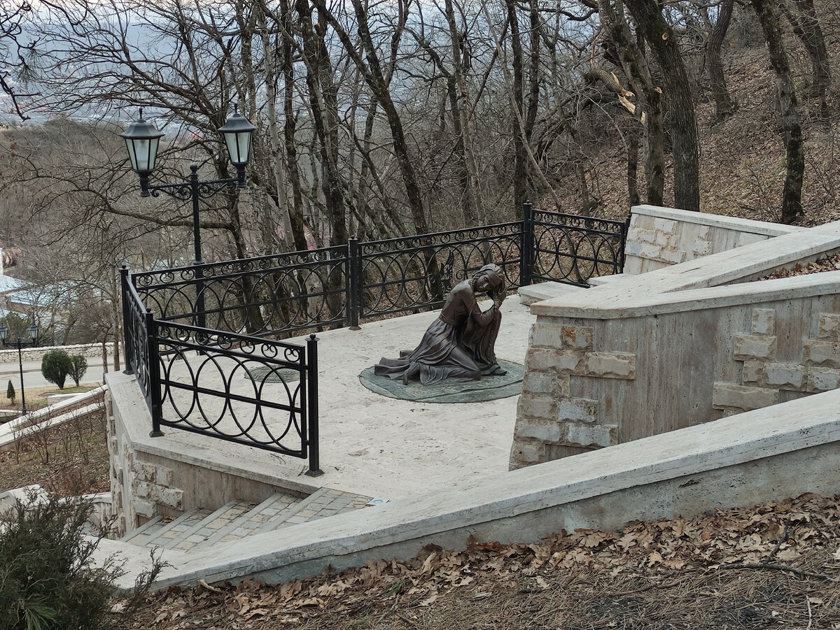 Бэла в Емануелевском парке. Но сегодня речь не о ней (фото автора)