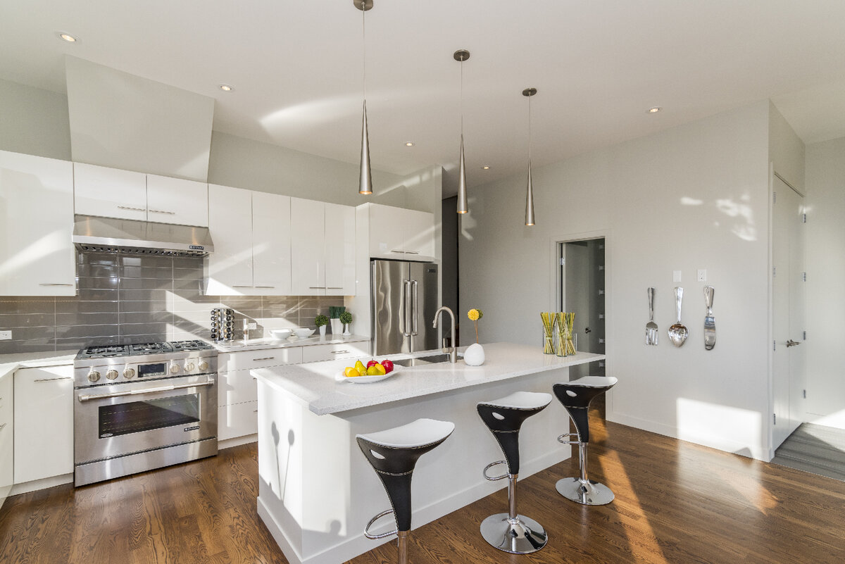<a href="https://ru.freepik.com/free-photo/beautiful-shot-of-a-modern-house-kitchen_7810542.htm#query=%D0%BC%D0%BE%D0%B4%D0%BD%D1%8B%D0%B9%20%D0%B8%D0%BD%D1%82%D0%B5%D1%80%D1%8C%D0%B5%D1%80%20%D0%BA%D1%83%D1%85%D0%BD%D0%B8&position=41&from_view=search&track=ais">Изображение от wirestock</a> на Freepik