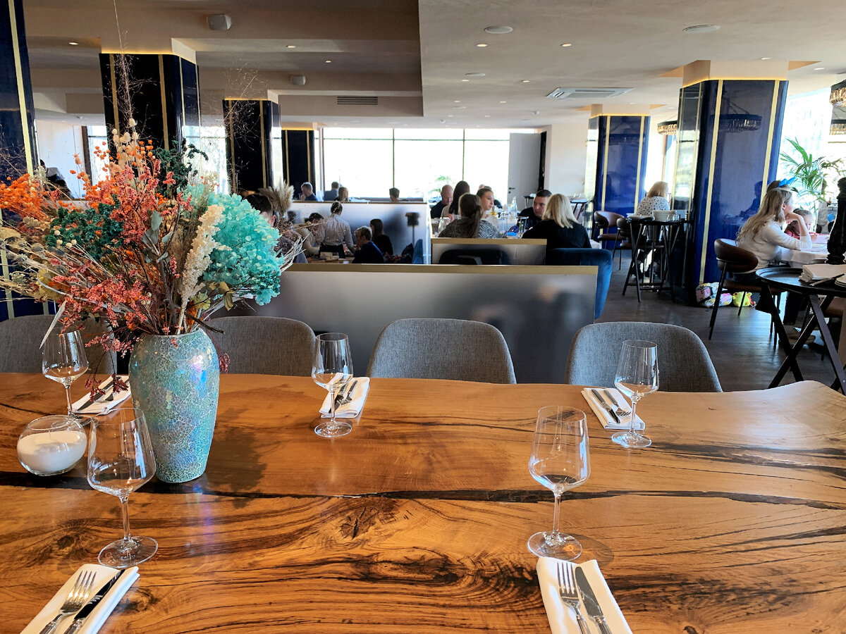 Вид на пространство ресторана