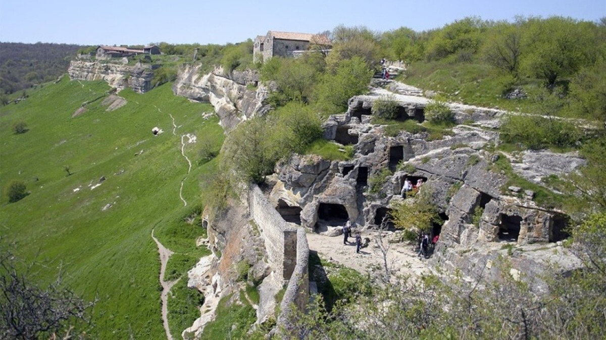 Пещерный город Мангуп в Крыму. Фото с просторов интернета