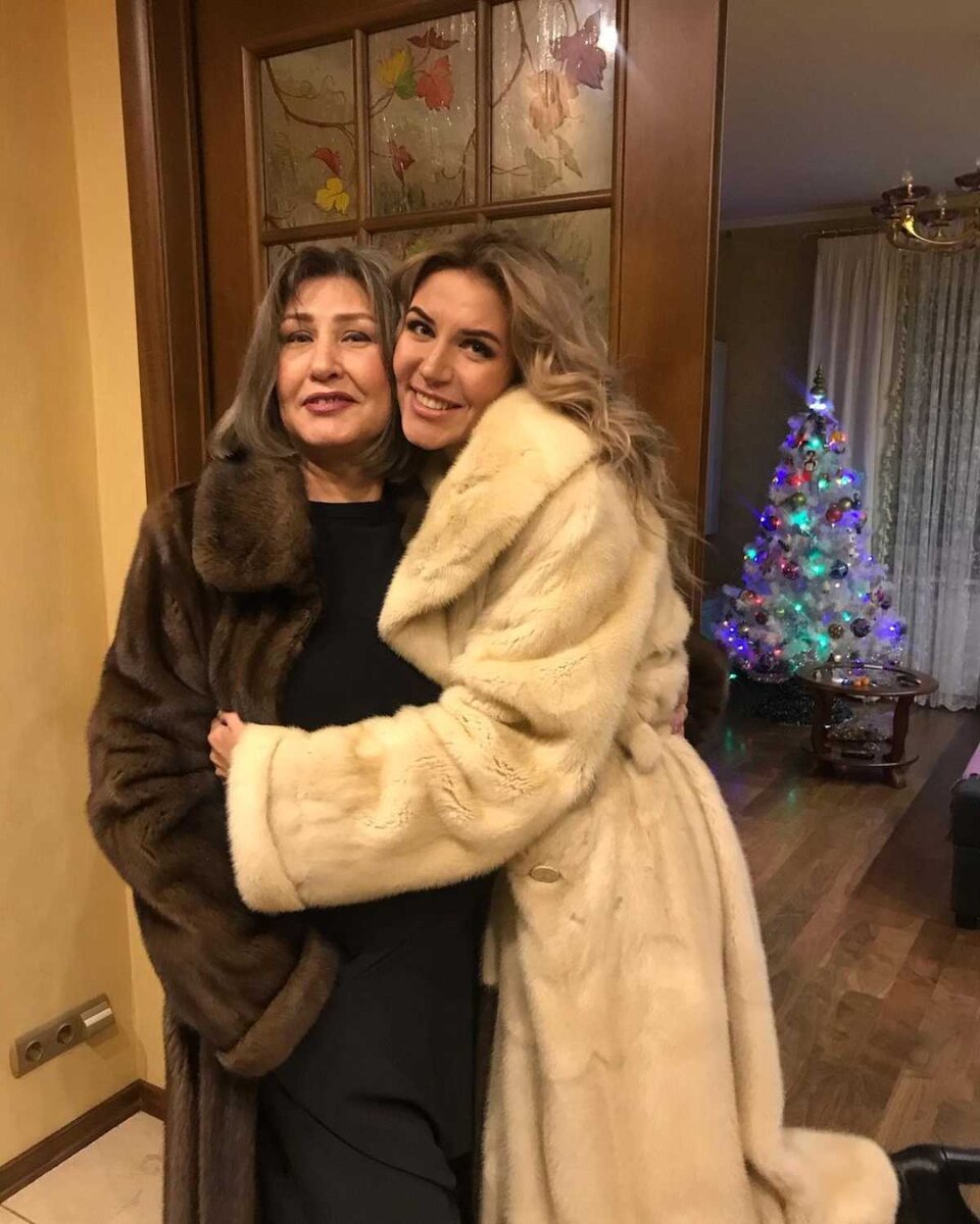 Людмила Томилина с дочерью Ксенией