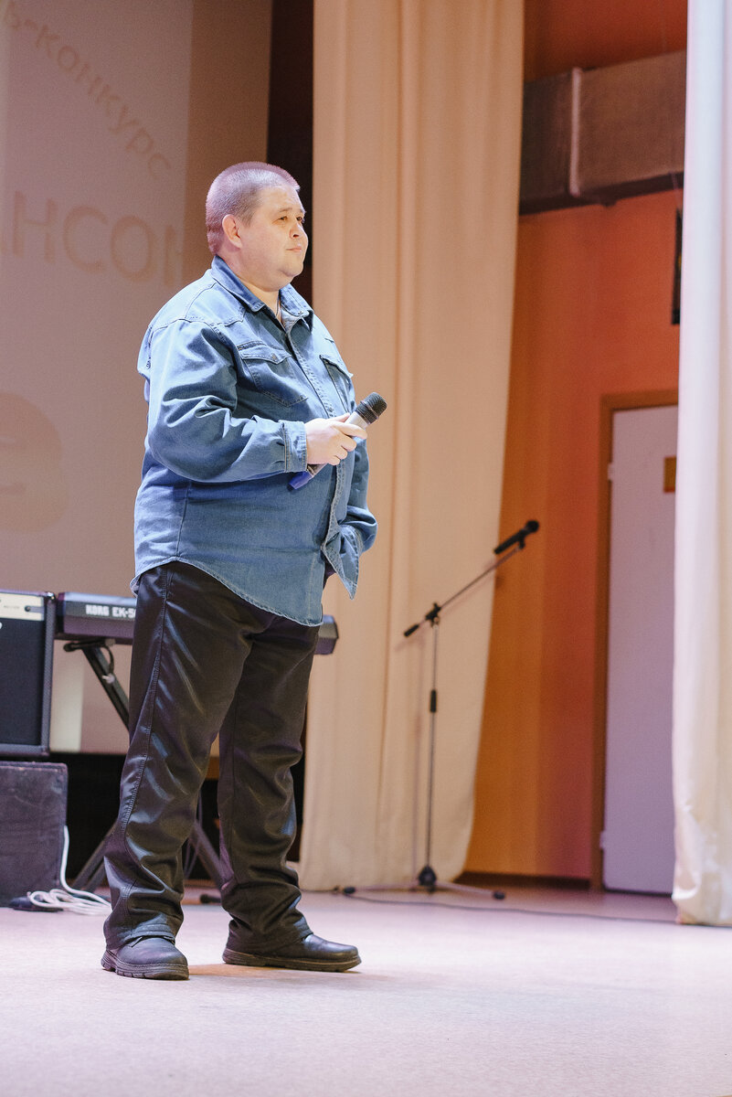 Вот так вот! В микрофон !