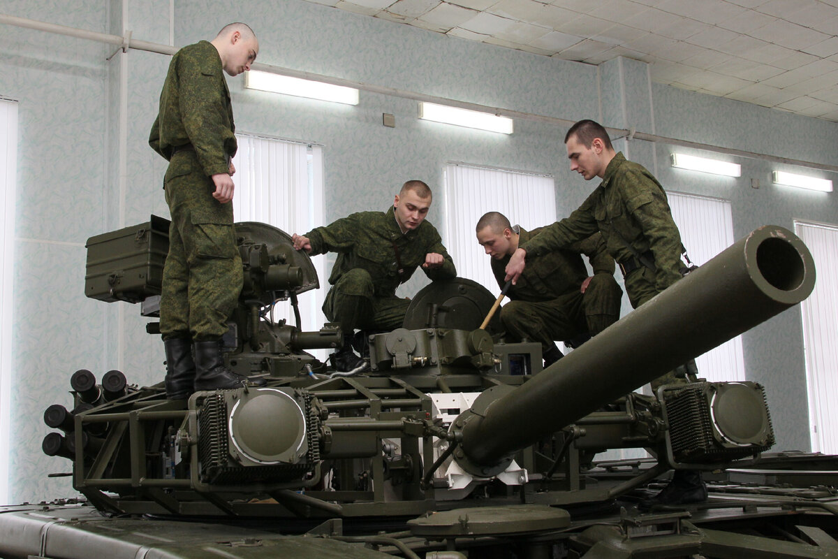 Подготовка воинской части. Тренажер танка т-72б3. Тренажер танка т-72. Экипаж танка т-72. Военные занятия.