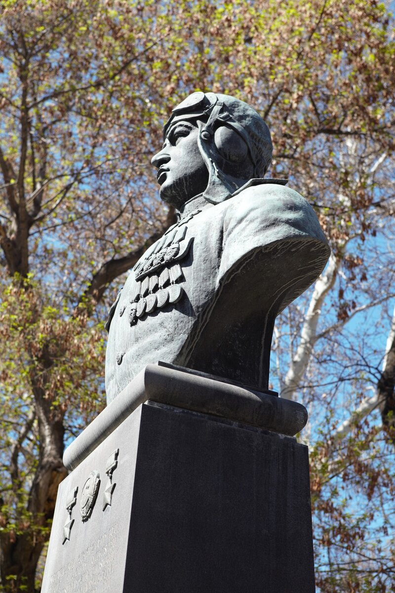 В Ереване отметили 110-летие легендарного летчика, уроженца города Шуши, дважды Героя Советского Союза Нельсона Степаняна. Фоторепортаж