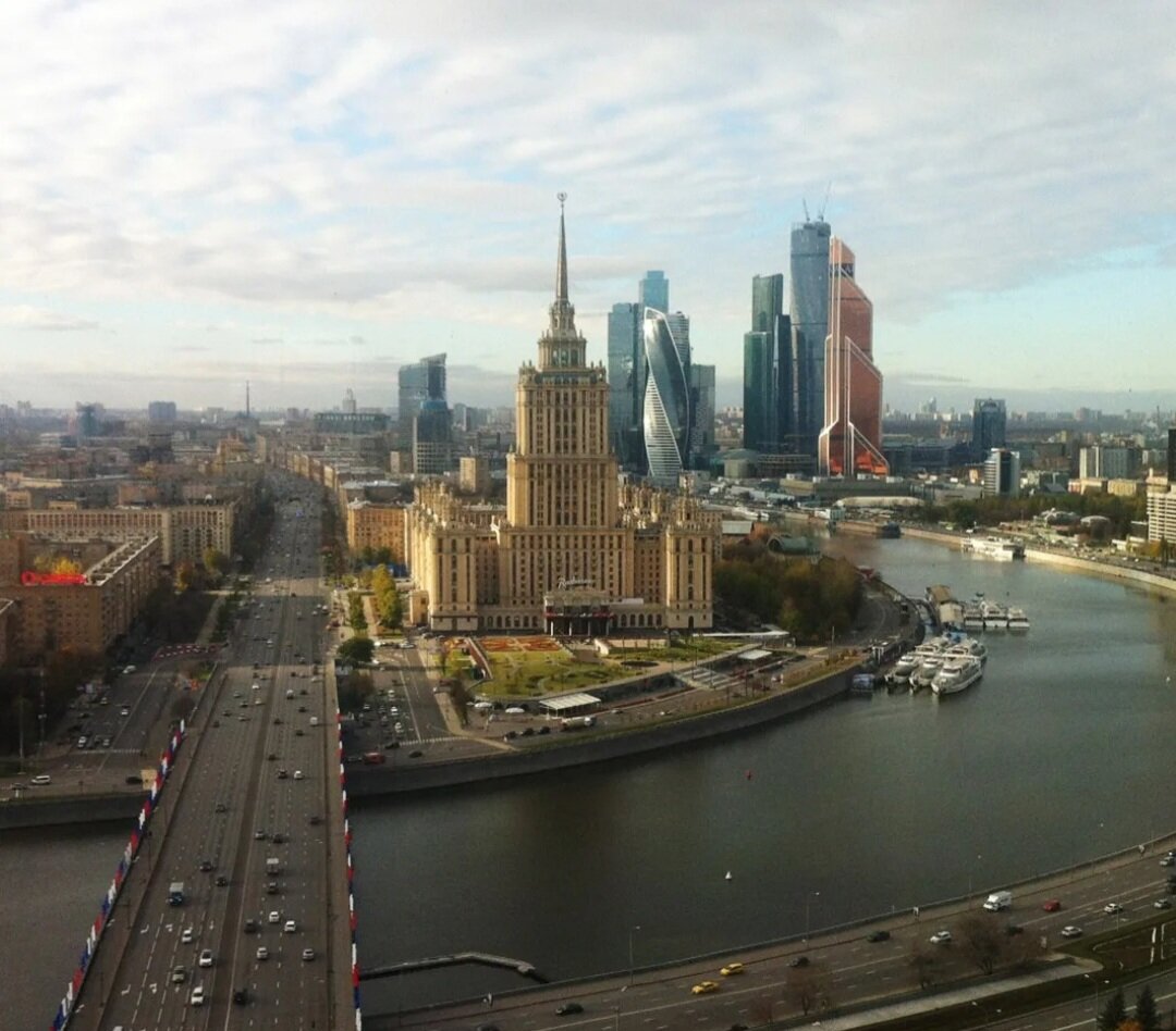 Современный московский. Москва центр города. Вид на Москву с Москва Сити. Москва Сити 2000 год. Современная Москва.