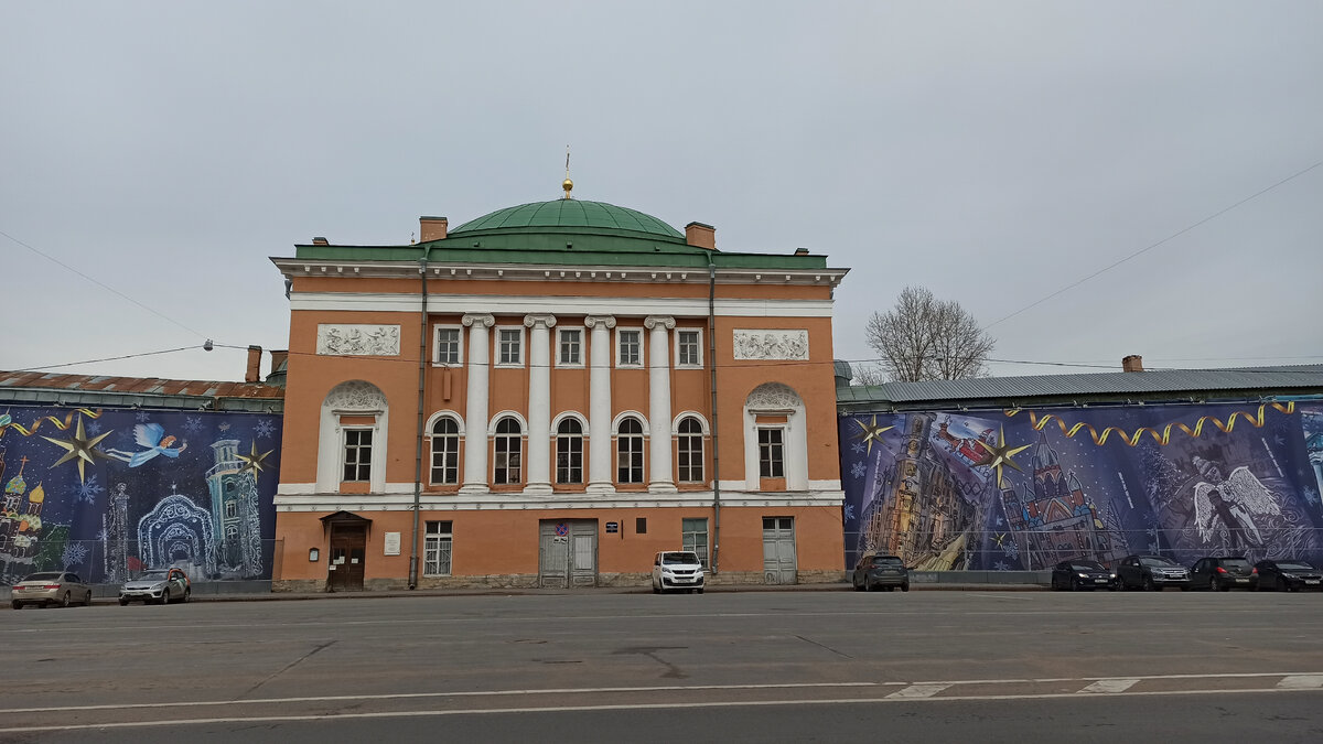 Войдем во двор бывшего таксопарка. Конюшенная площадь | Зоя Belaya | Дзен