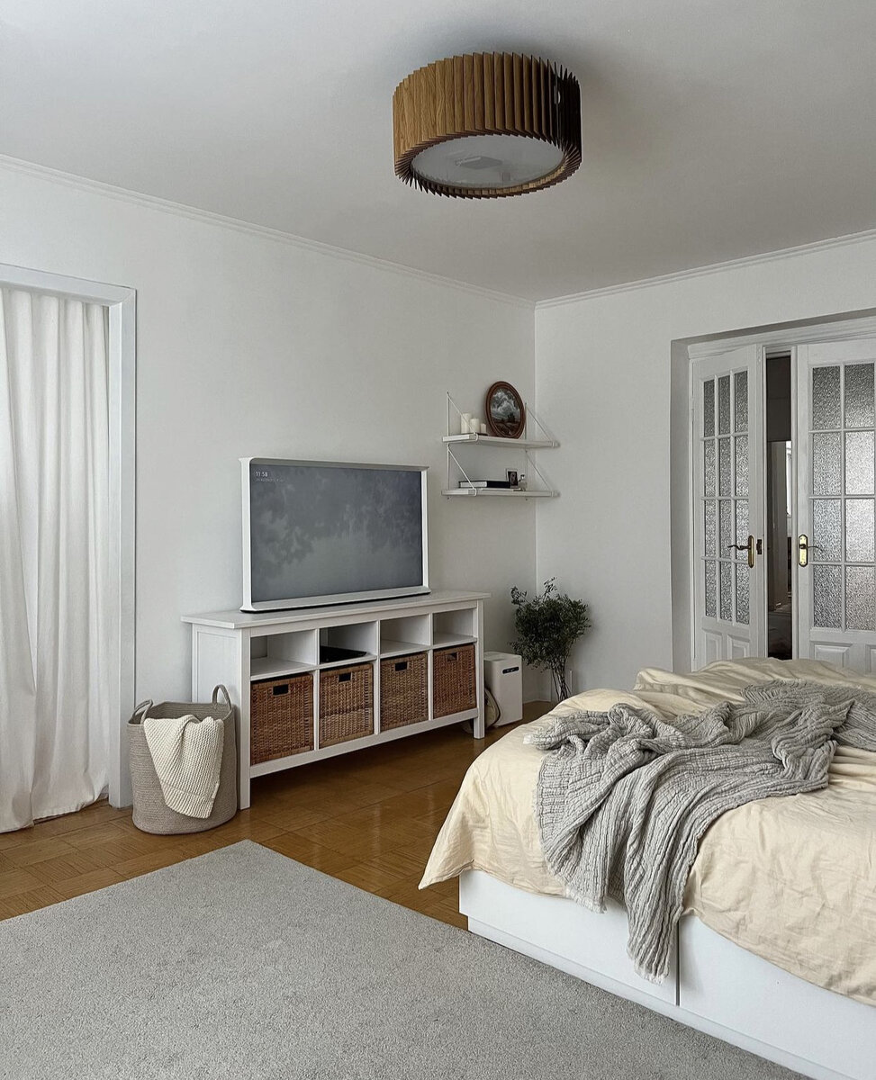 Квартира Элины Моденовой. На фото подвесной светильник Rotor X