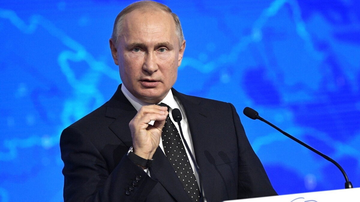 Путин Владимир Владимирович  президент Российской Федерации.