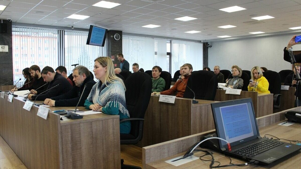     В Петрозаводске прошло заседание рабочей группы по вопросам предстоящего благоустройства трассы «Фонтаны», во время которого было представлено 2 проекта. Об этом сообщил в соцсетях мэр города Владимир Любарский.