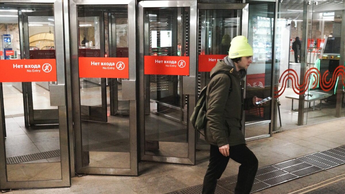     Это привело к приостановке движения на западном участке Арбатско-Покровской линии от станции «Парк Победы» до станции «Строгино» московской подземки.