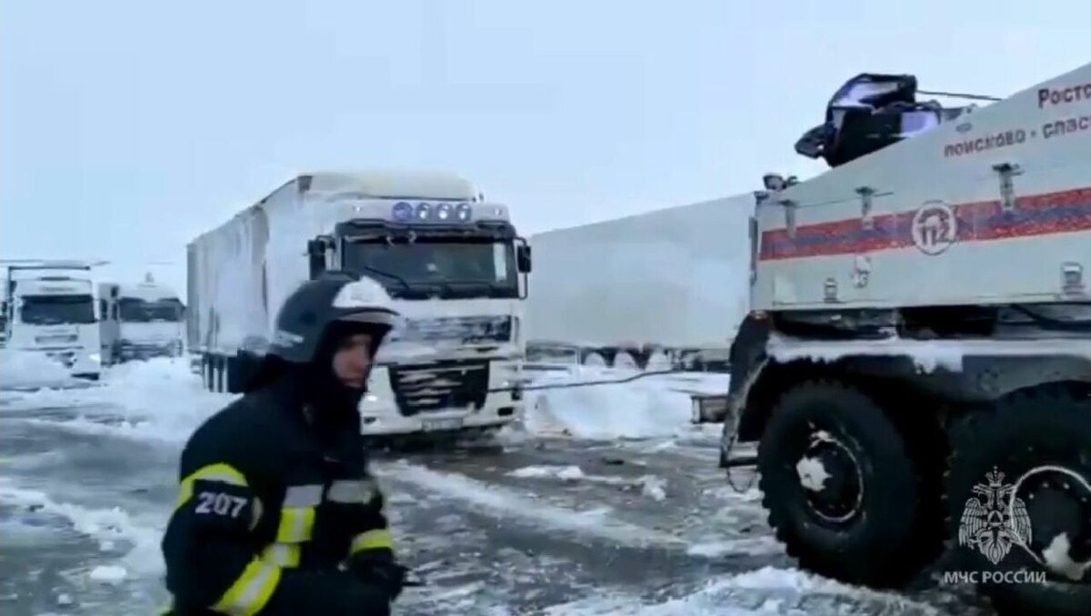     В Ростовской области возобновилось движение большегрузов в направлении Москвы, об этом сообщили в пресс-службе ГУ МЧС по Ростовской области.
