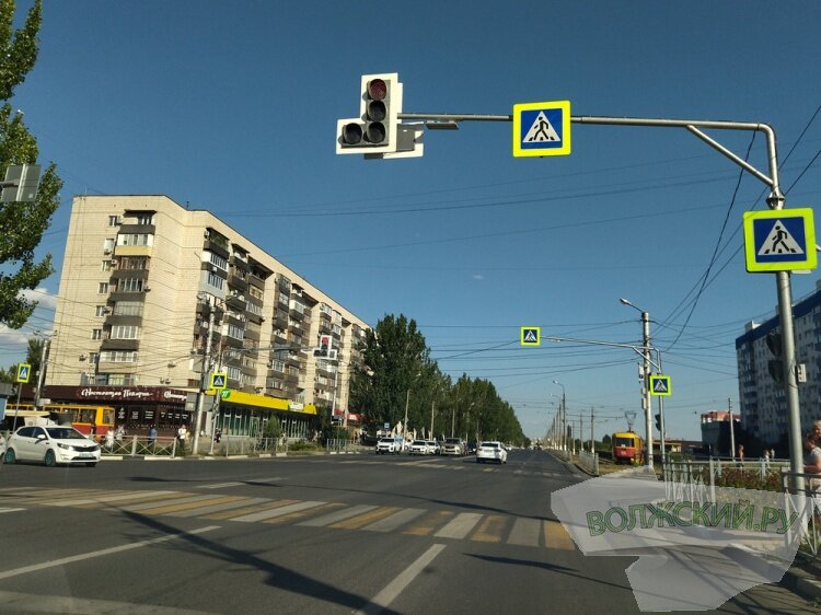 Перекресток волжский режим. Перекресток волжский режим. Тц перекресток чебоксары. Перекресток волжский. Светофор волжский.