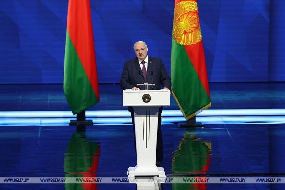     Александр Лукашенко выступает перед парламентом и общественностью во Дворце Республики. Фото: БелТА