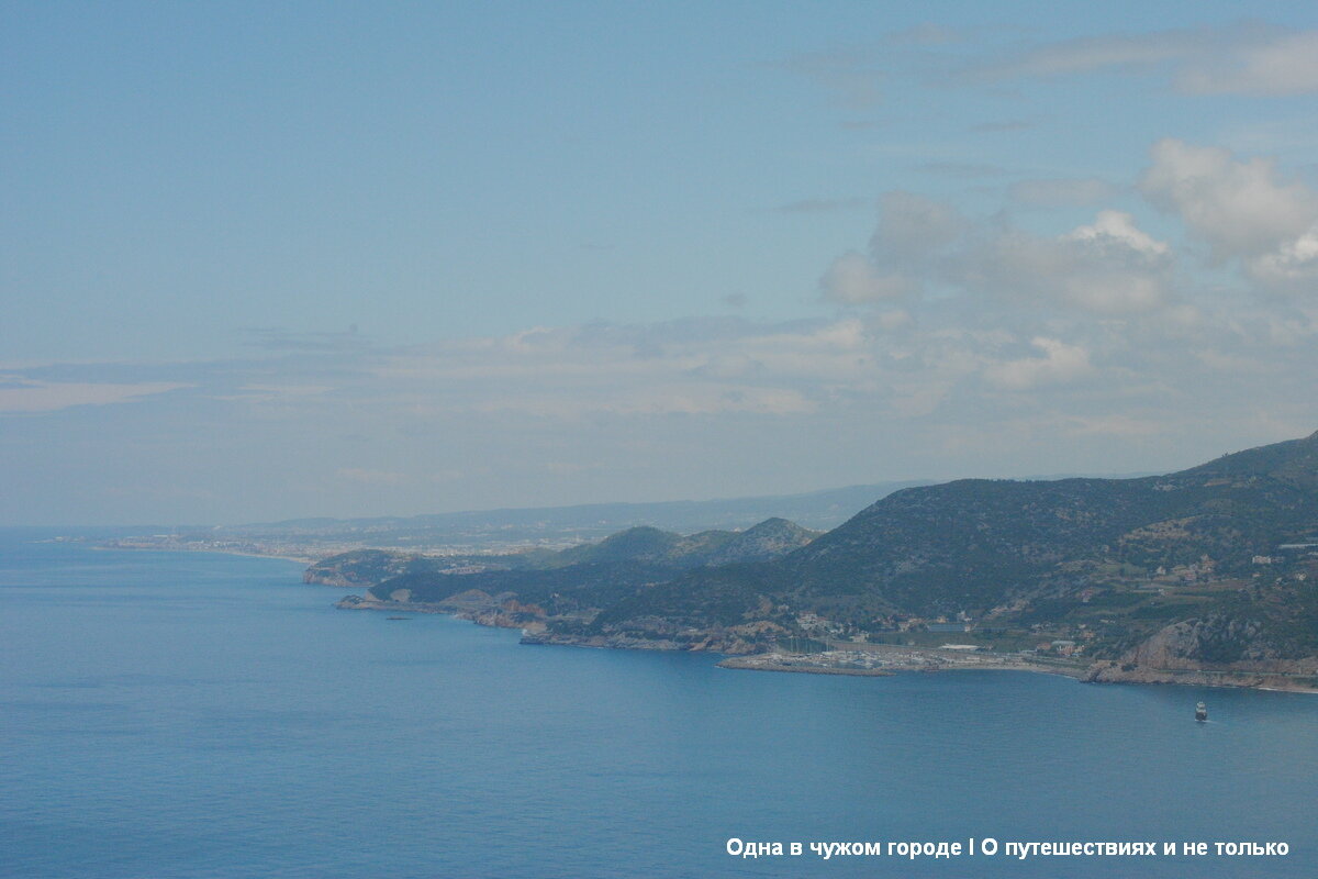  Отсюда открывается самые потрясающие виды на мыс Джильварда, море и Аланью.