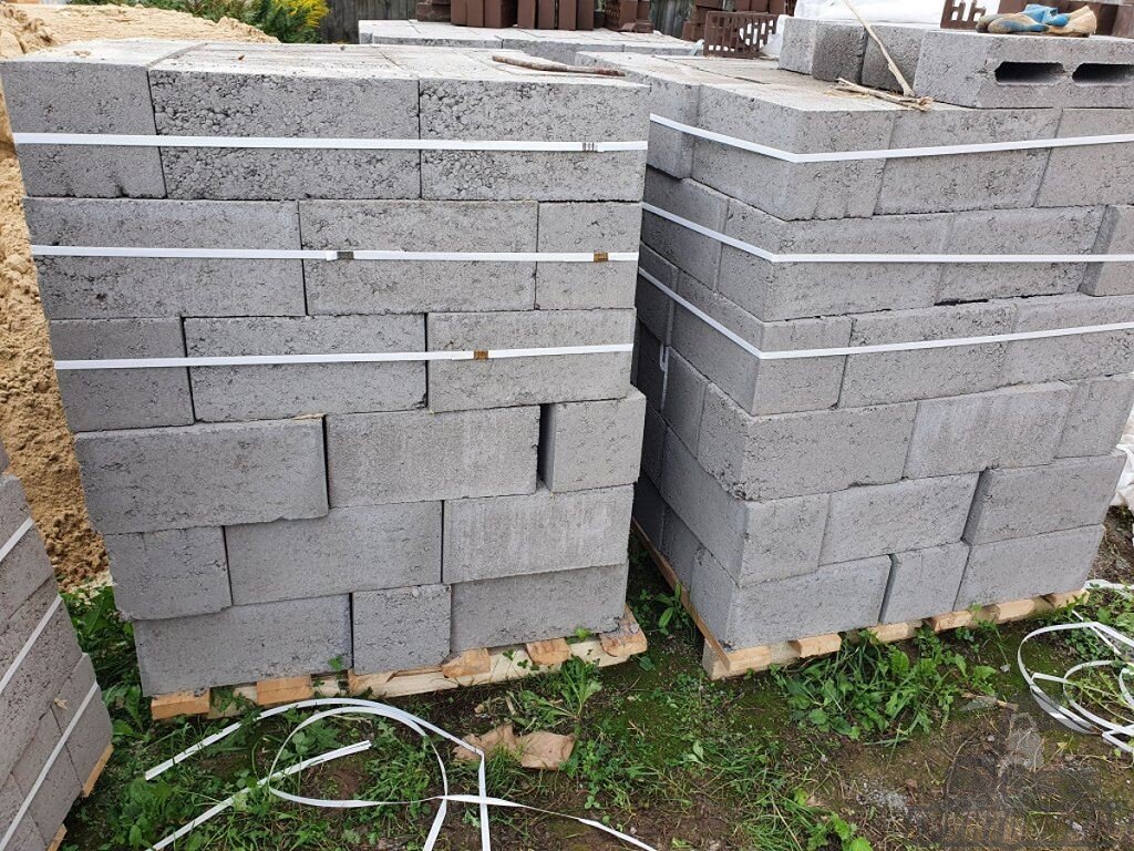 Бетонно керамзитные. Цементно песчаные блоки. Керамзитобетон. Керамзитный бетон. Керамзитобетон в стройке.