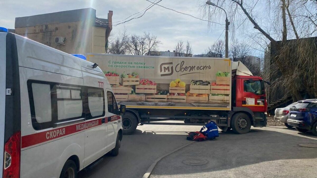     Женщина скончалась на месте до приезда медиков скорой помощи.