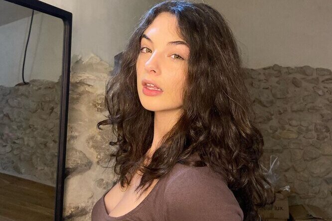     Модель и полиглот: интересные факты о дочери Моники Беллуччи Деве Кассель