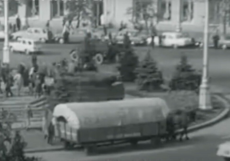     Дилижанс на пл. Победы в Минске. Фото: кадр видео «Новости дня»