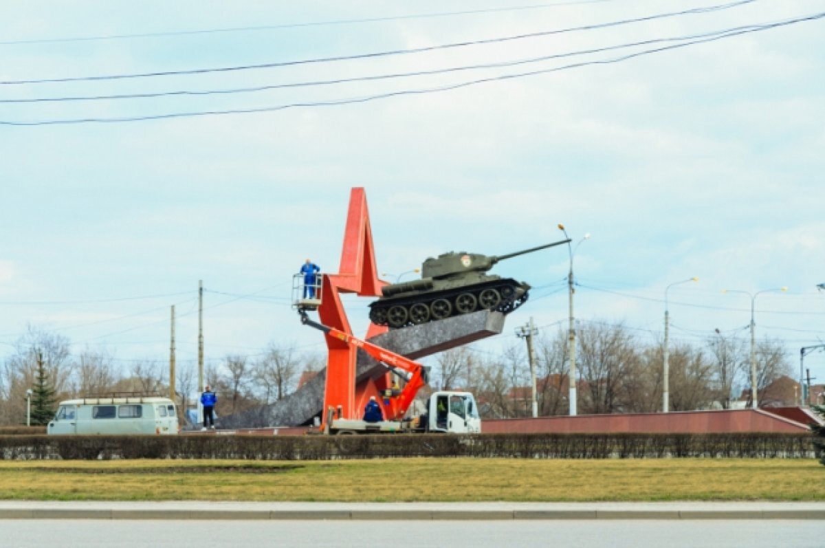    В Липецке отремонтировали подсветку Т-34 на площади Танкистов