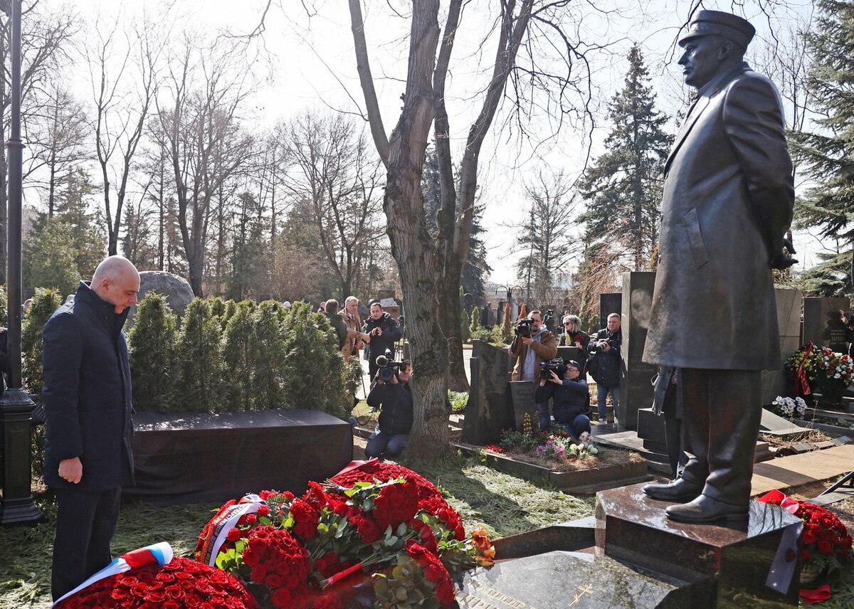    Открытие памятника Владимиру Жириновскому в Москве © Антон Новодережкин/ТАСС