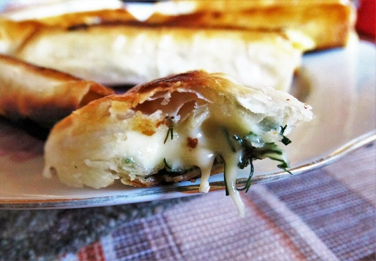 Лаваш с сыром и зеленью - отличный завтрак